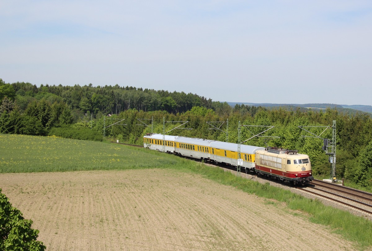 103 222 fuhr am 21.05.14 im Vogtland, hier zusehen am Frohsinn bei Herlasgrün.