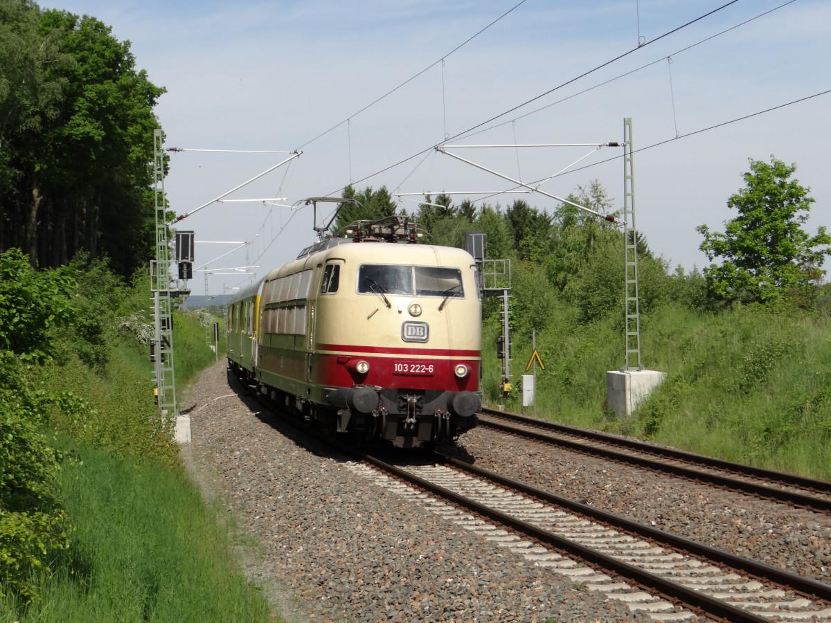 103 222 fuhr am 21.05.14 im Vogtland, hier zusehen am Frohsinn bei Herlasgrün.