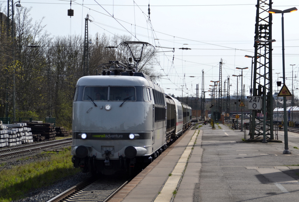 103 222 mit DbZ 94137 Nürnberg Rbf Einfahrt - Minden Gbf (Sdl.) am 13.04.2015 in Göttingen