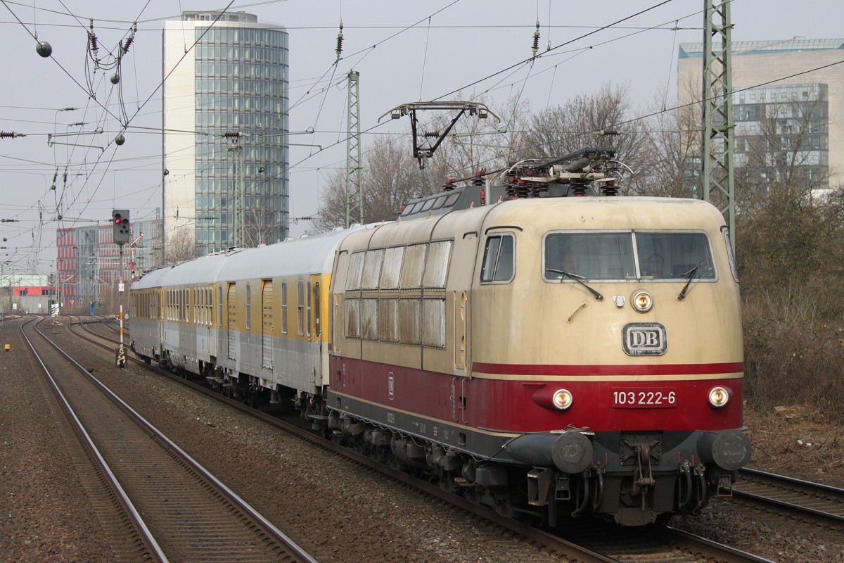 103 222 zog am 3.4.13 einen Messzug durch Düsseldorf-Völklingerstraße.