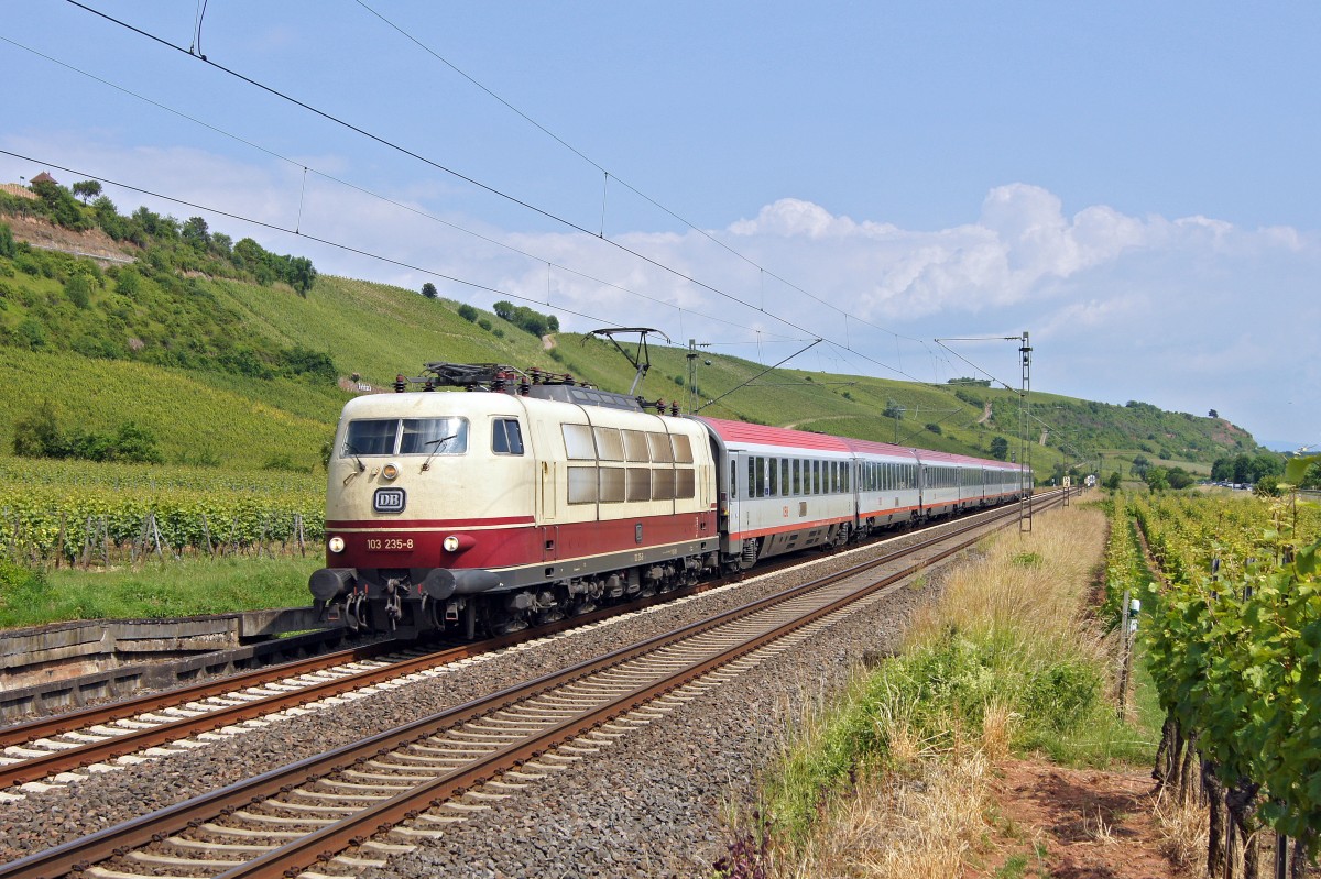 103 235-8 am 31.05.2014 zwischen Nackenheim und Nierstein.