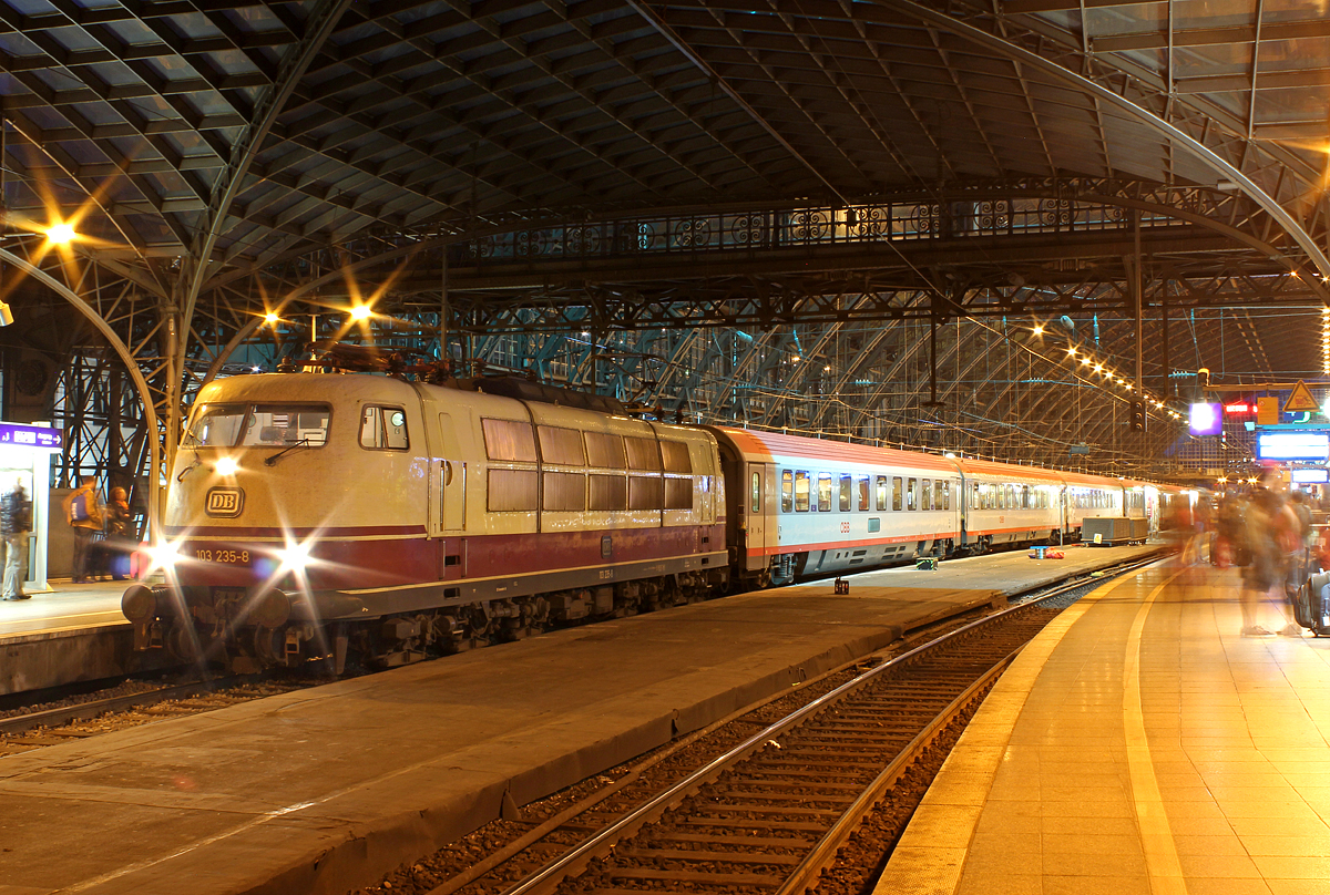 103 235-8 am IC118 in Kln Hbf am 20.10.2013