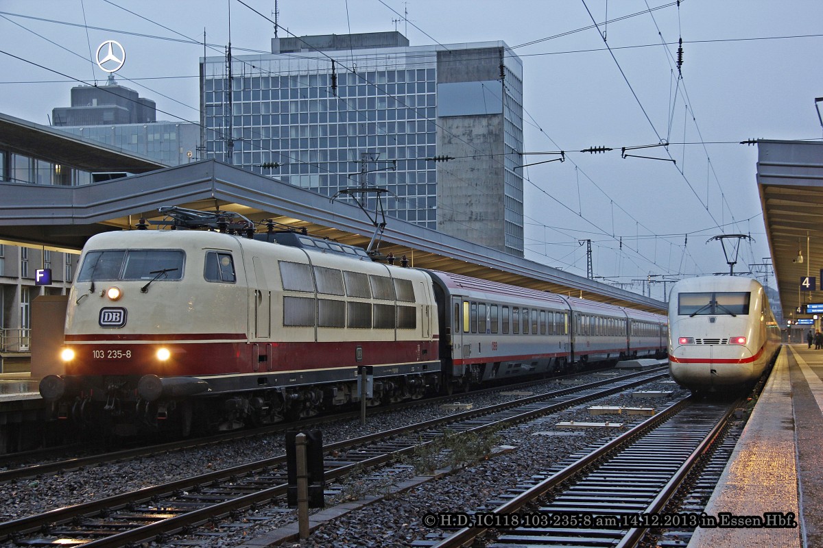 103 235-8 am IC119 (Münster Hbf - Innsbruck Hbf) stand am 14.12.2013 in Essen Hbf.