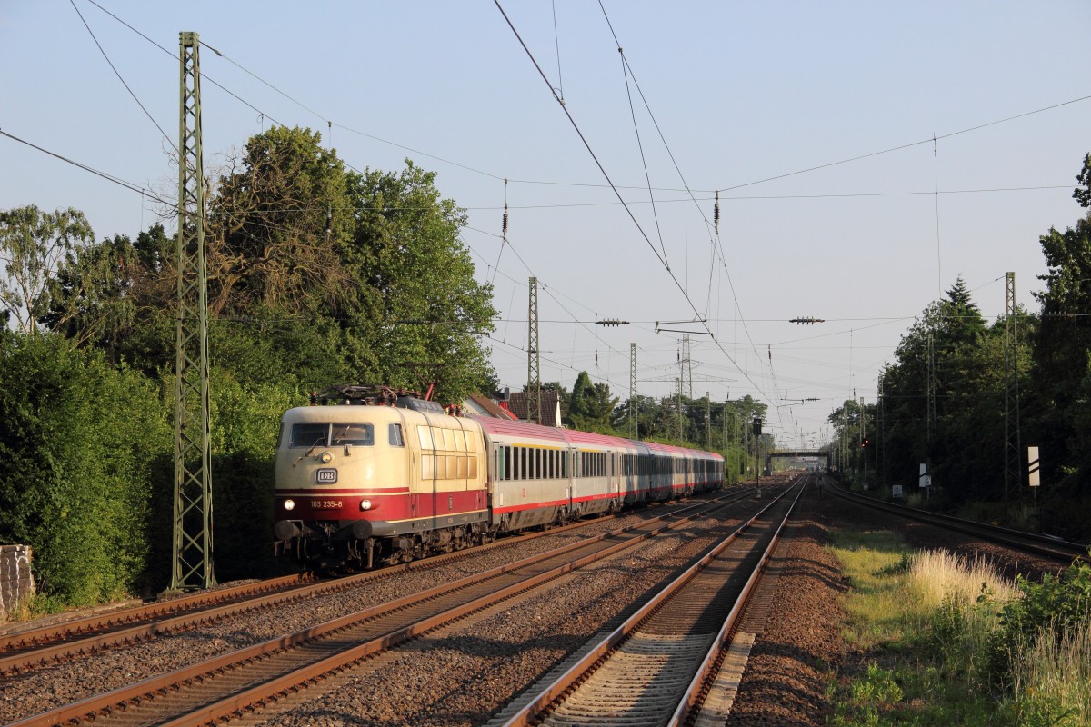 103 235-8 mit dem IC 118 (Salzburg Hbf - Mnster (Westf) Hbf) bei der Durchfahrt durch Angermund am 08.07.13