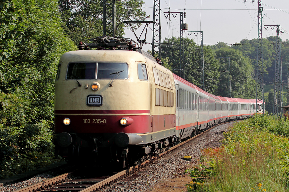 103 235-8 mit IC 115 am morgen in Köln-West 2.6.2014