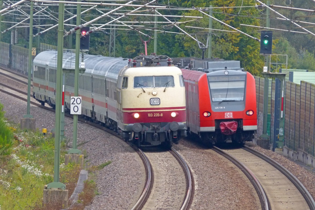 103 235 mit IC 2258 nach Saarbrcken sowie ein 425 als RB nach Homburg am 29.9.13 bei Kirkel.