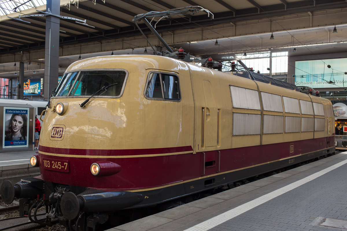 103 245-7 am 16.07.2013 in München Hbf