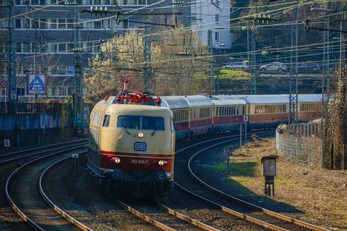103 245-7 DB mit Rheingold in Wuppertal, am 08.03.2024.