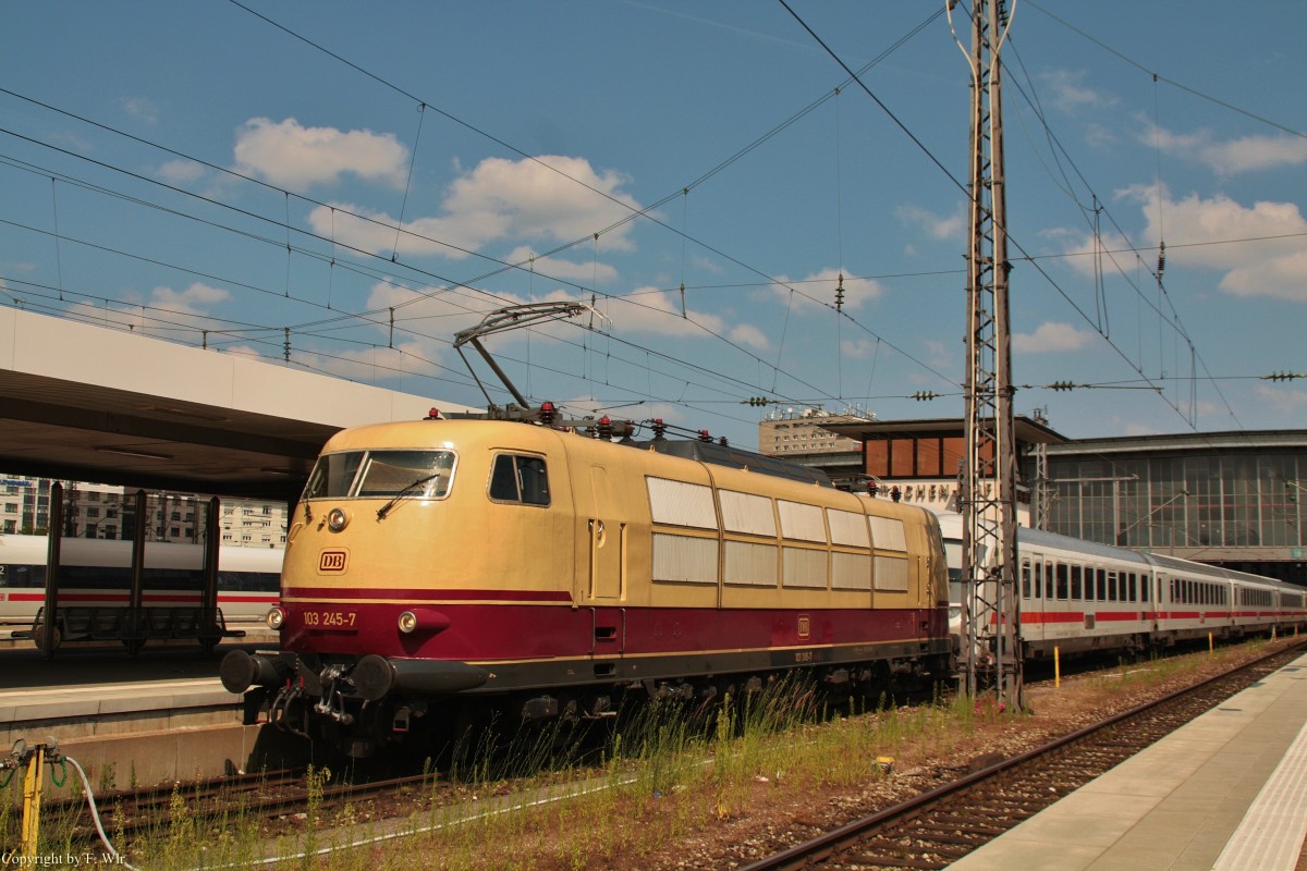 103 245-7 mit IC 2206 in Mnchen Hbf am 11.07.13.