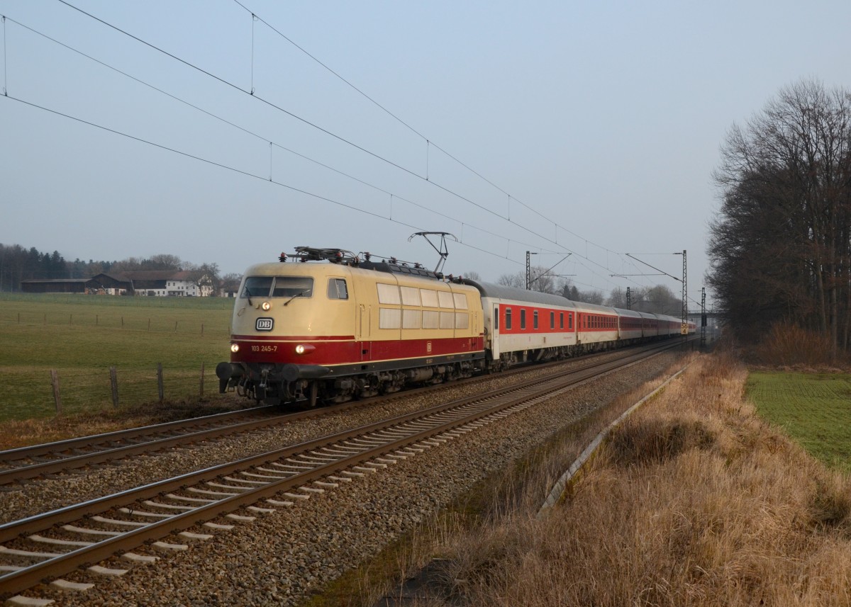 103 245 mit CNL 1319 nach Innsbruck am 08.03.2014 bei Vogl.