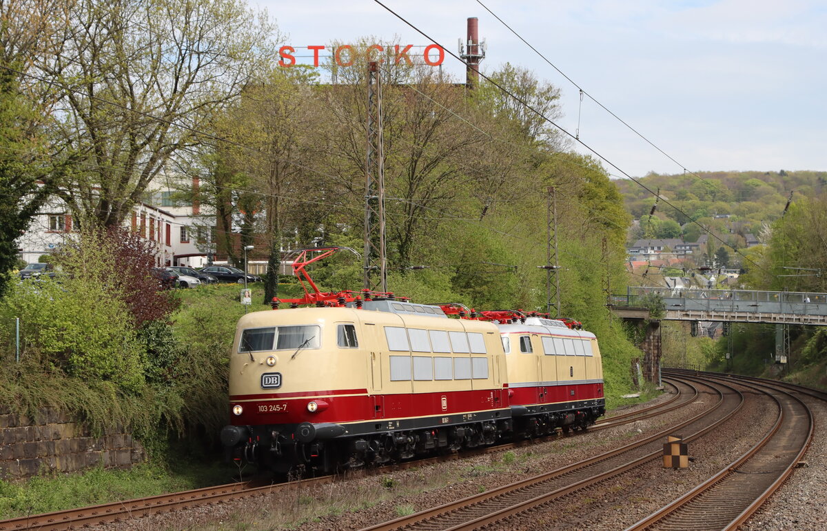 103 245 mit E03 001, Wuppertal-Sonnborn, 21.04.2022, Tfzf nach Koblenz-Lützel