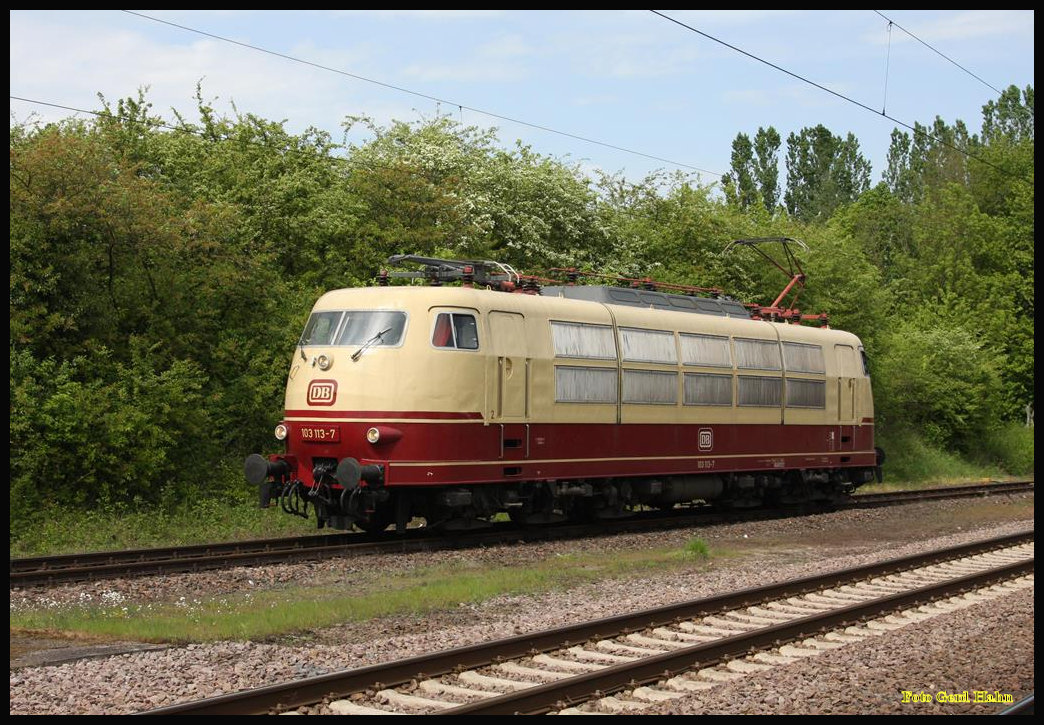 103113 am 29.4.2018 um 15.10 Uhr beim Umsetzen in Hetzerath. Die Lok hatte zuvor einen TEE aus Koblenz gebracht und machte in Hetzerath Kopf!