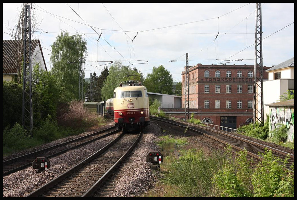 103113 erreicht hier mit dem TEE Sonderzug aus Koblenz kommend am 28.4.2018 um 10.03 Uhr den Bahnhof Trier Süd und ist auf dem Weg zum HBF Trier.