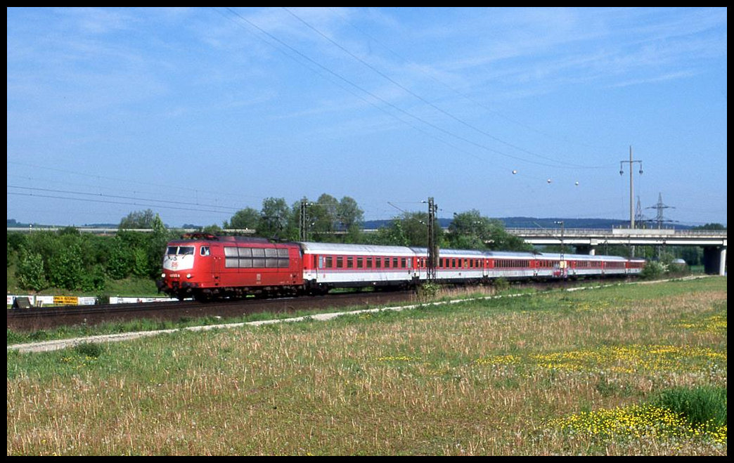 103123 war am 17.5.1999 bei Hünfeld mit einem kurzen Intercity in Richtung Fulda unterwegs.