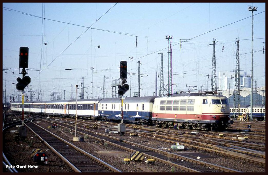 103133 fährt am 14.9.1991 um 10.42 Uhr mit dem EC aus Paris in Frankfurt (Main) ein.