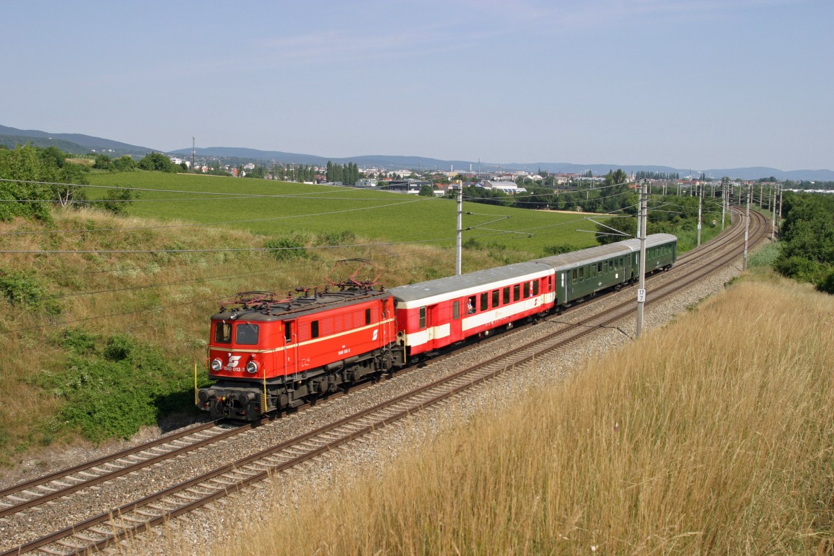 1040.013 fährt mit EZ-14391 im Guntramsdorfer-Bogen richtung Semmering. 12.7.15