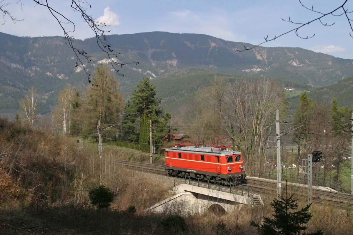 1041.202 kehrt nach der Schiebeleistung am GAG-48182 wieder vom Semmering zurück. Küb am 22.3.14