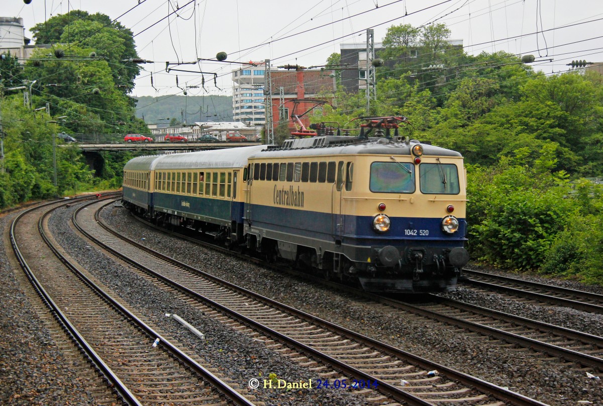 1042 520 Centralbahn mit Rheingold in Wuppertal, Mai 2014.
