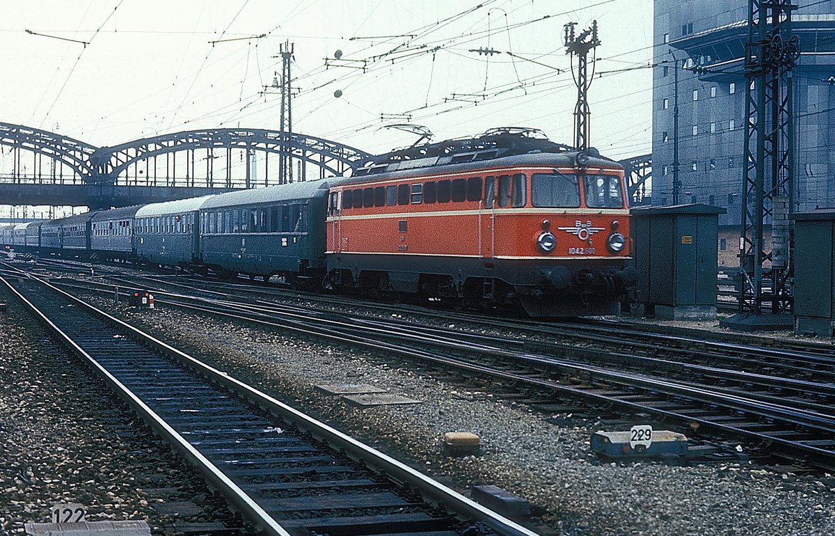 1042 600  München Hbf  24.05.75