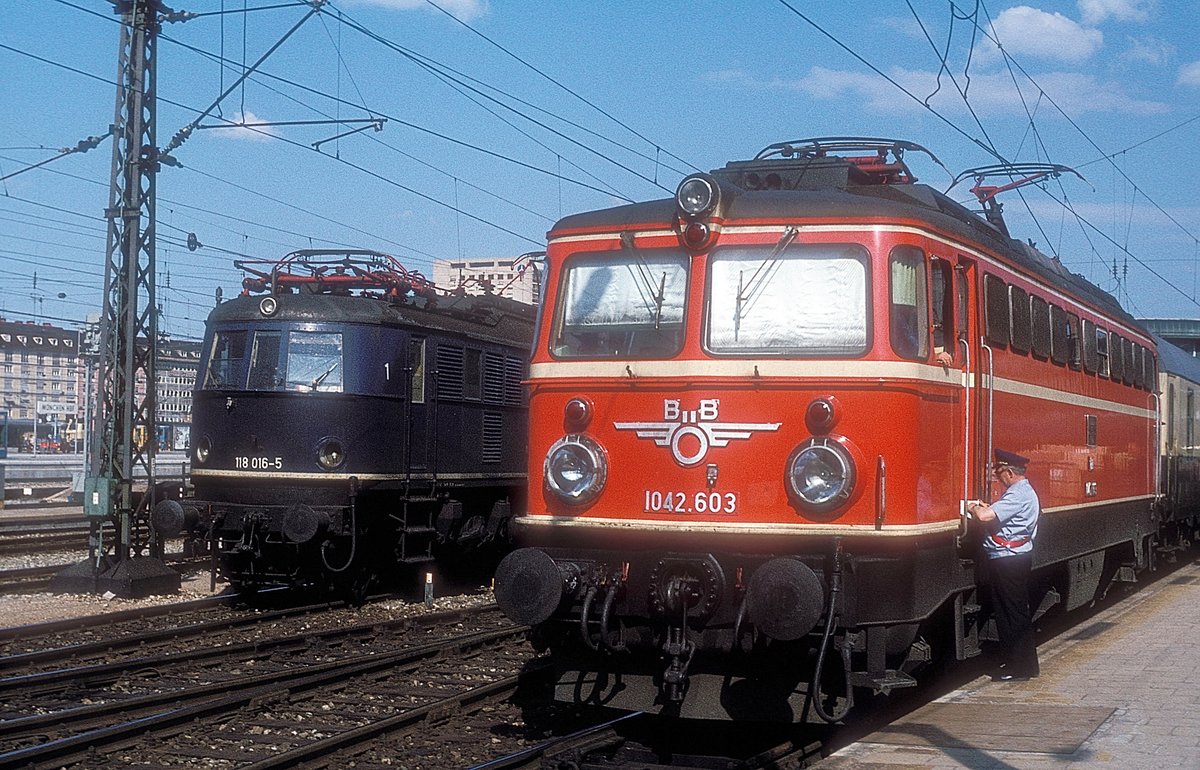 1042 603 + 118 016  München Hbf  26.05.79