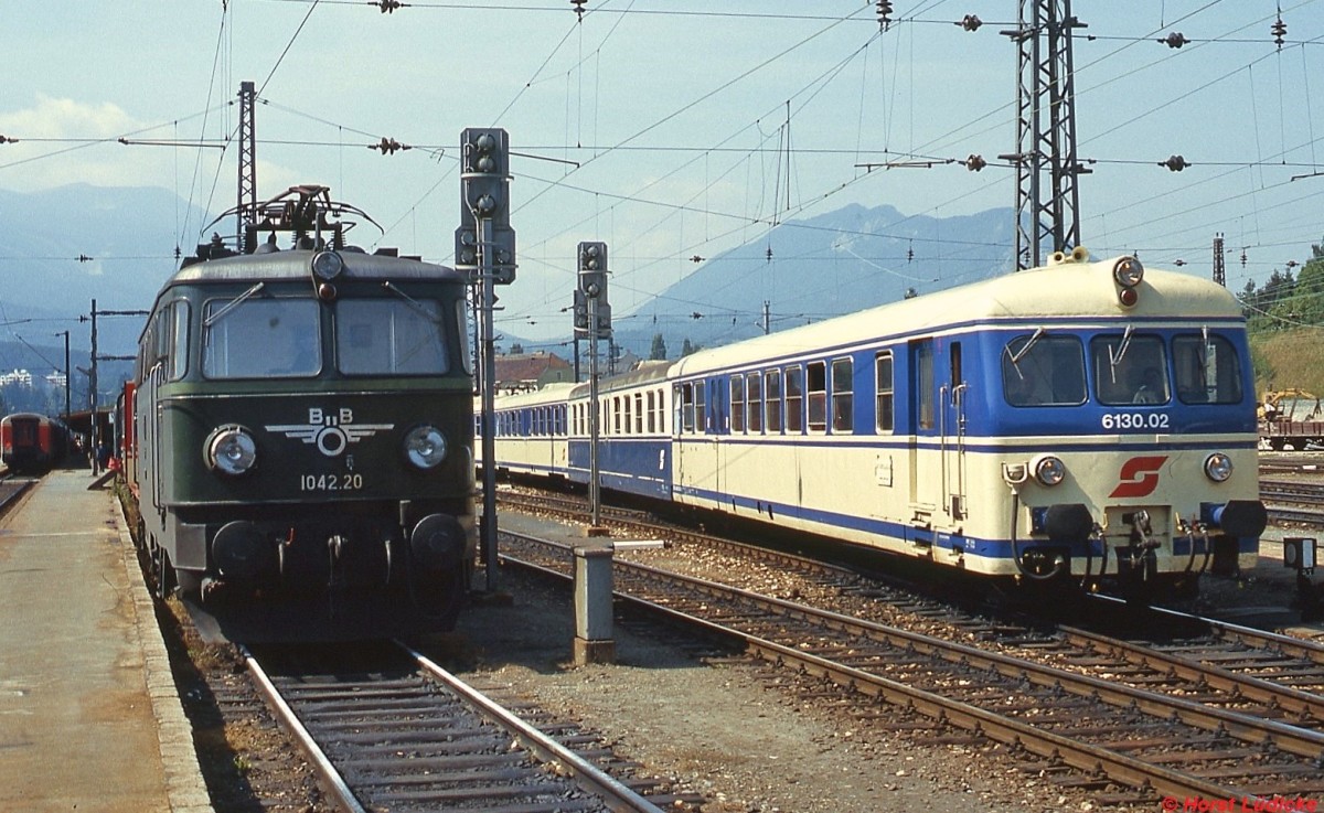 1042.20 und 6130.02 im Villacher Hauptbahnhof (Sommer 1981)