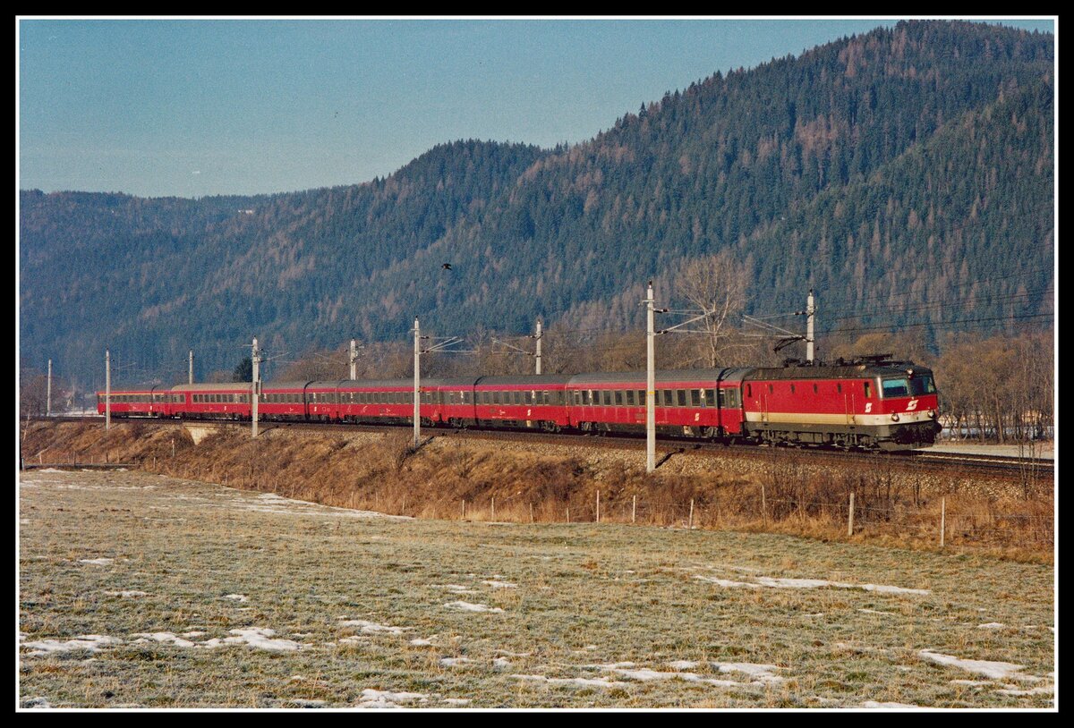 1044 269 mit IC534 bei Krieglach am 5.02.2002.
