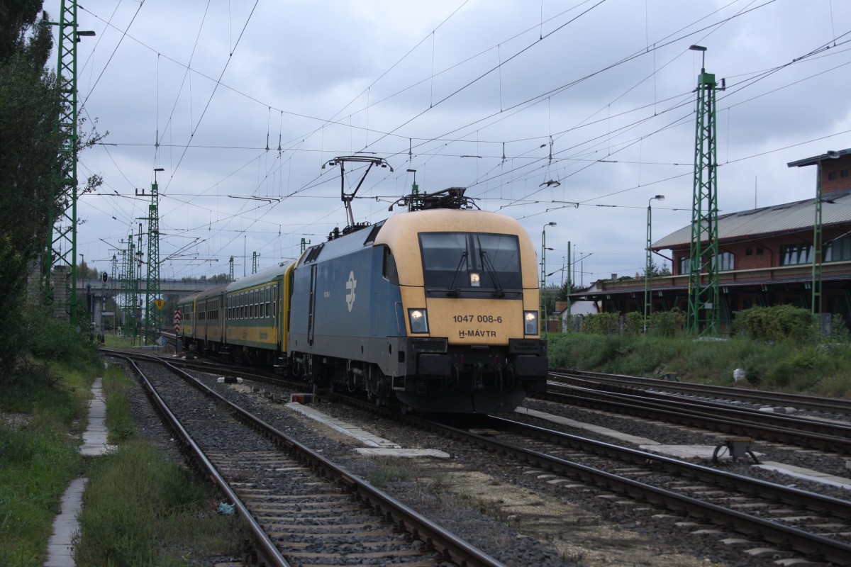 1047 008-6 Györ Újlak utca 17.10.2009