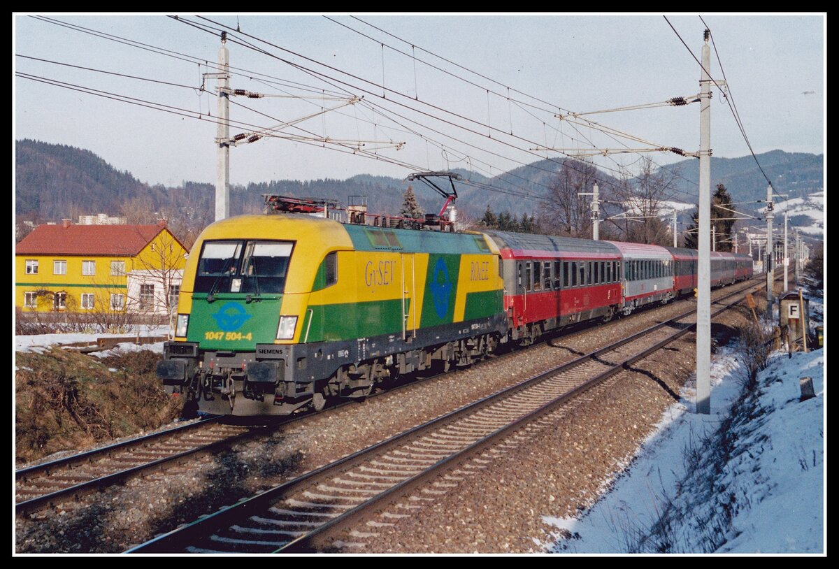 1047 504 mit IC537 bei Bruck an der Mur am 31.01.2004.