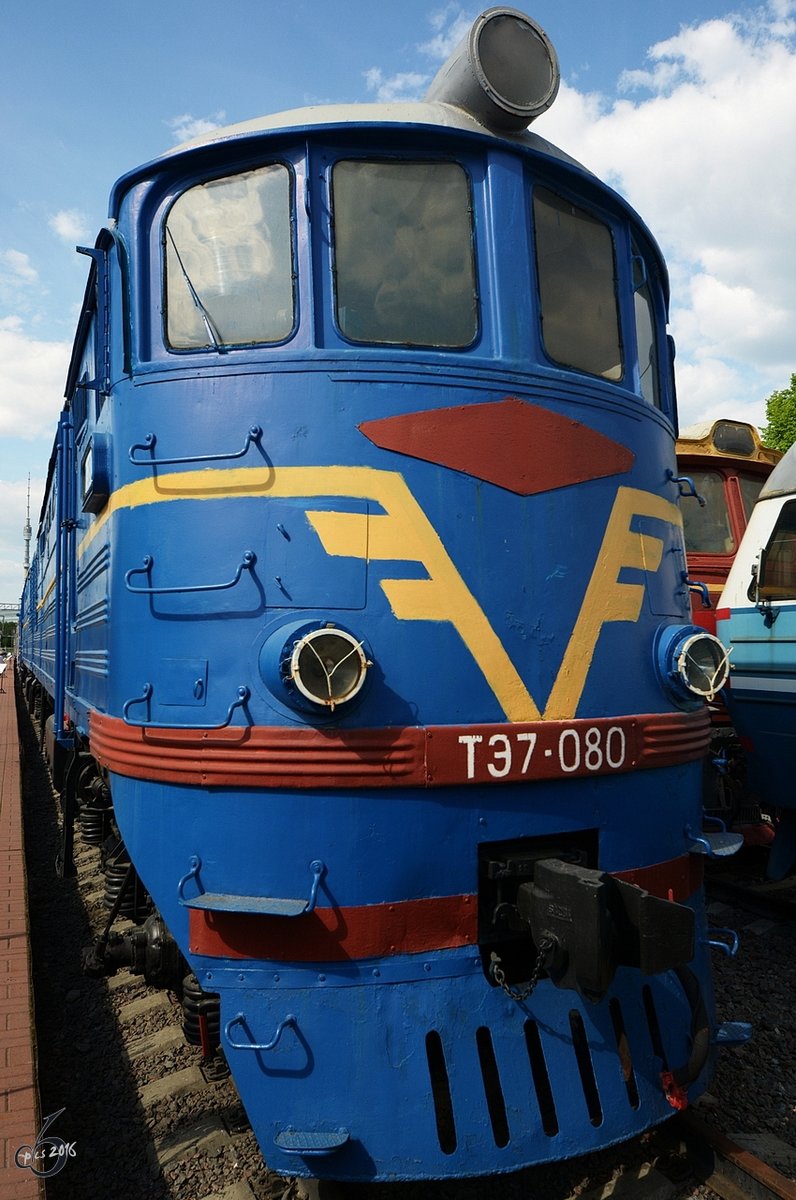 ТЭ7-080 im Eisenbahnmuseum am Rigaer Bahnhof von Moskau (Mai 2016)