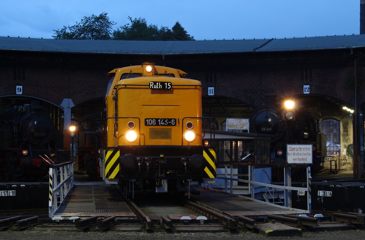 106 145-6 war am 18.08.17 bei der Nachtfotoparade im SEM Chemnitz-Hilbersdorf zu sehen.