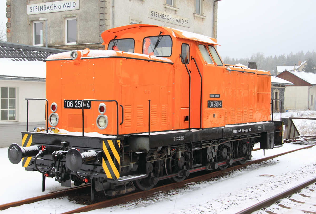 106 250-4 (345 250-5) EBS in Steinbach am Wald bei Wiegand Glas am 23.01.2015.