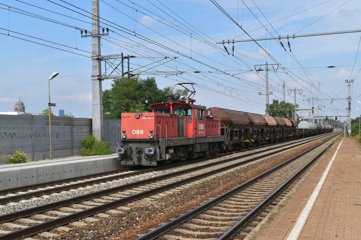 1063 023-4 mit GZ, in Wien-Haidestraße, Richtung Wien-Simmering. September 2019