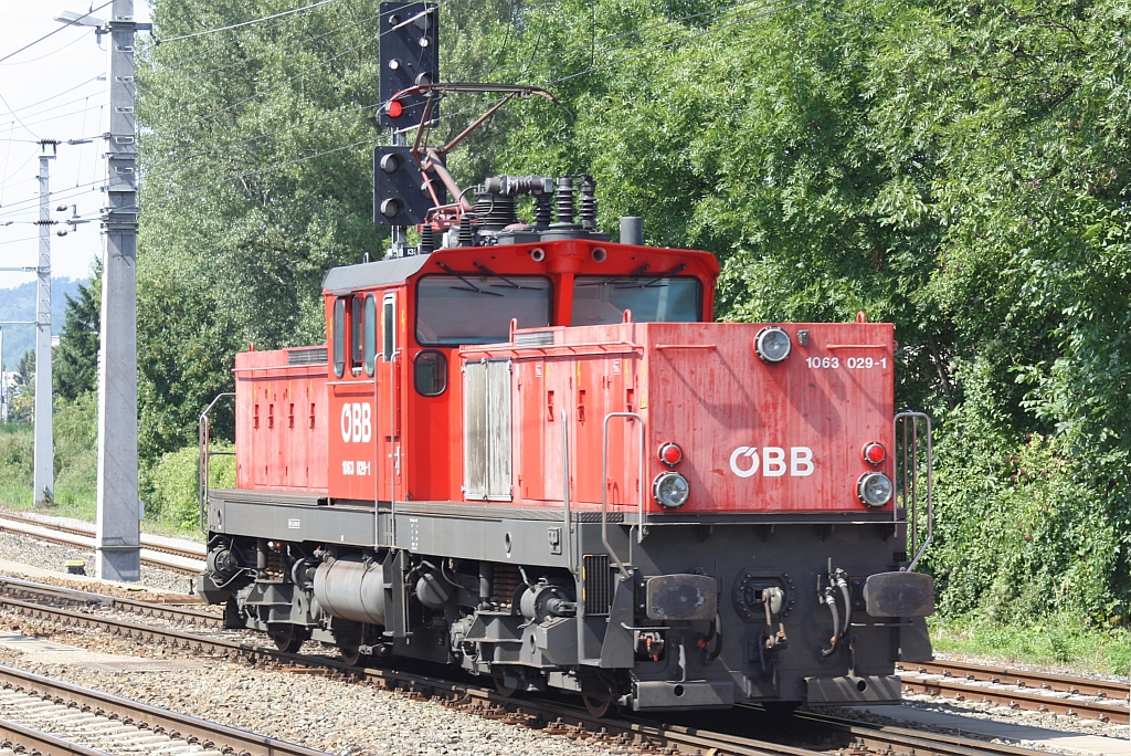 1063 029-1 am 08.August 2014 im Bf. Jedlersdorf.