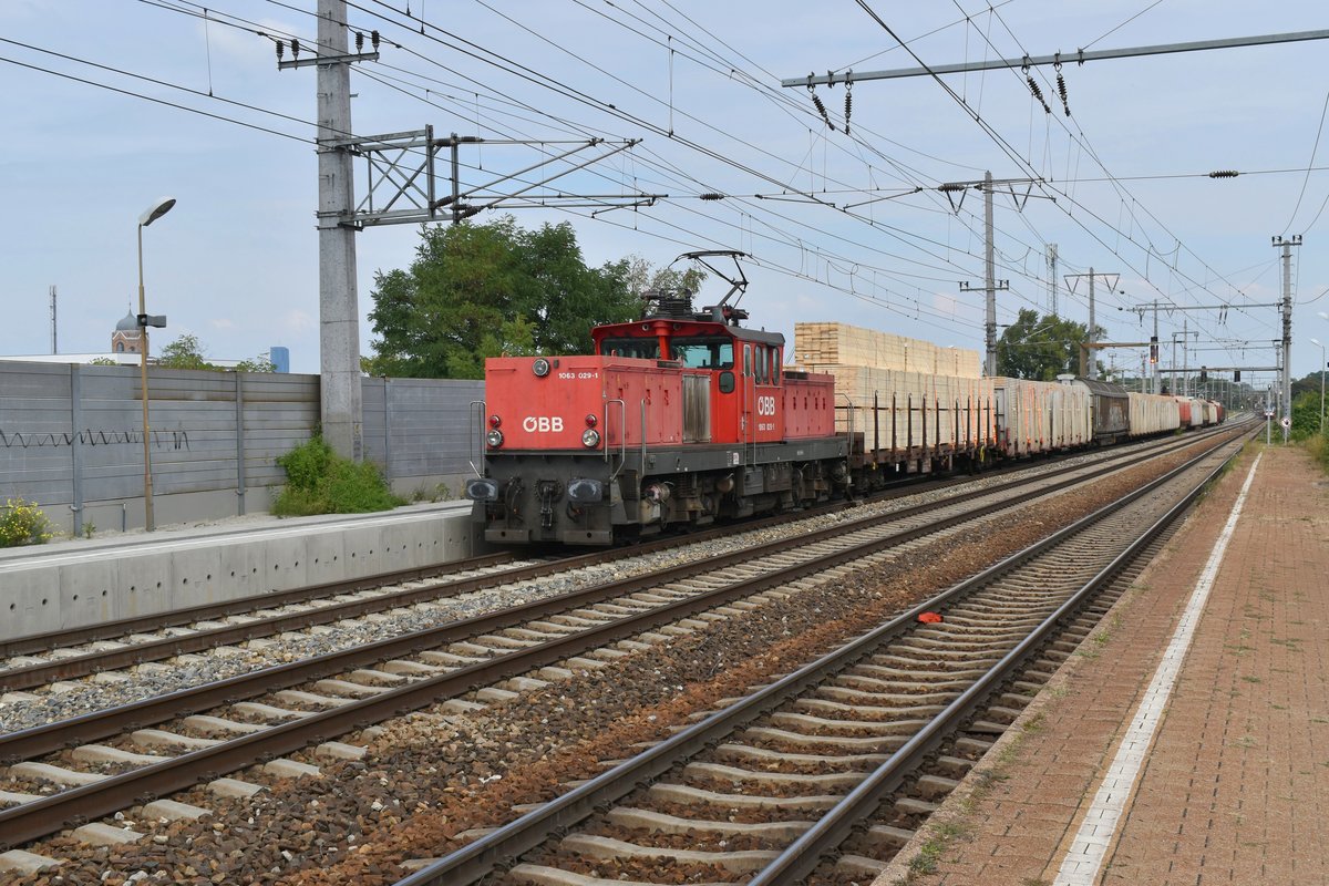 1063 029-1 mit GZ, in Wien-Haidestraße, Richtung Wien-Simmering. September 2019