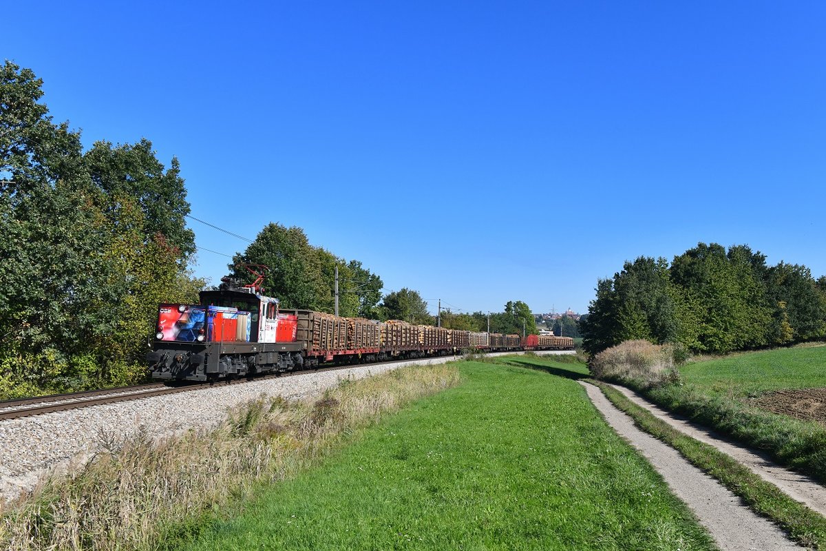 1063 038 mit einem Holzzug am 27.09.2018 bei Gaisbach-Wartberg.