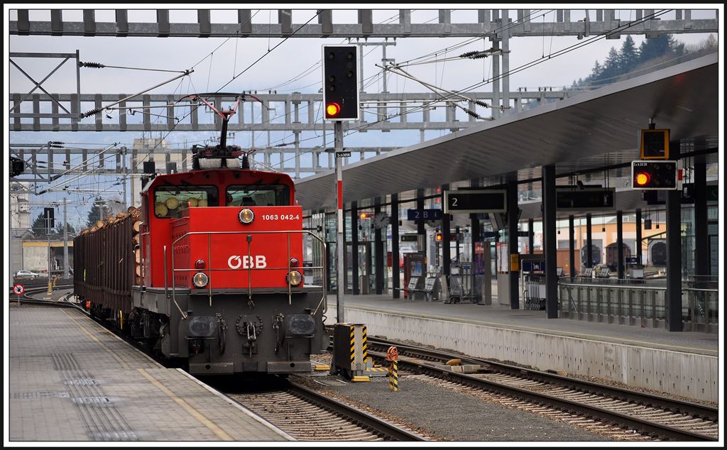 1063 042-4 in Feldkirch. (21.11.2013)