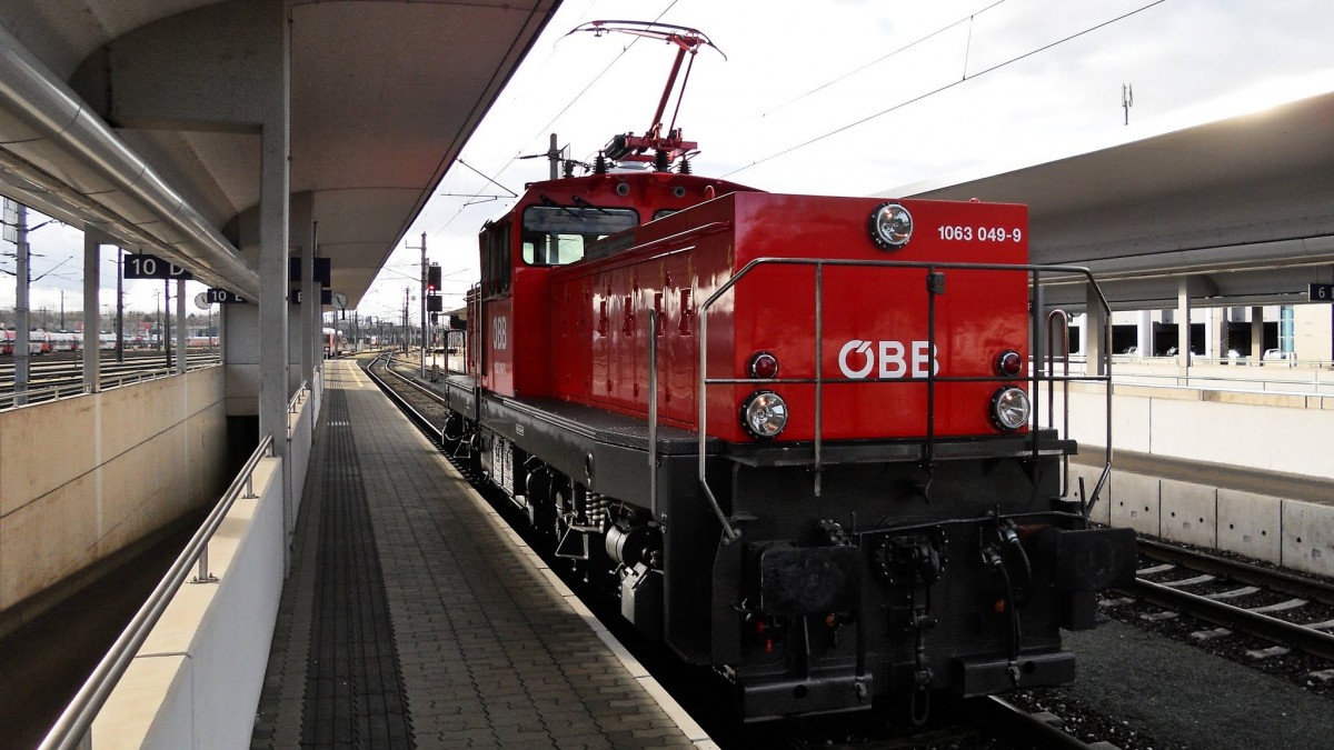 1063 049 rangiert am 10.1.2012 am Linzer Hauptbahnhof