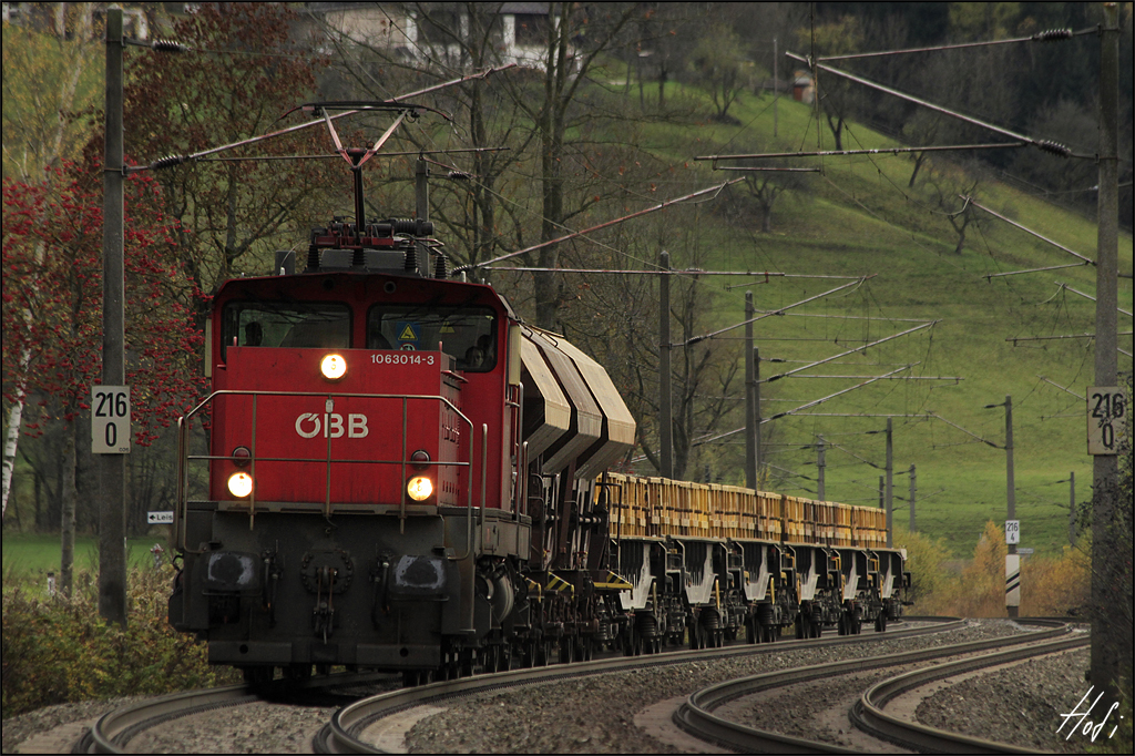1063.014 am 05.11.13 mit Schotterzug bei Fentsch St.Lorenzen Ri. St.Michael.