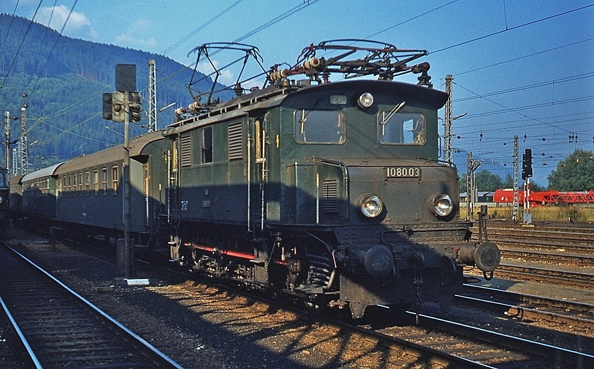 1080.03 im August 1980 im Bahnhof Selzthal