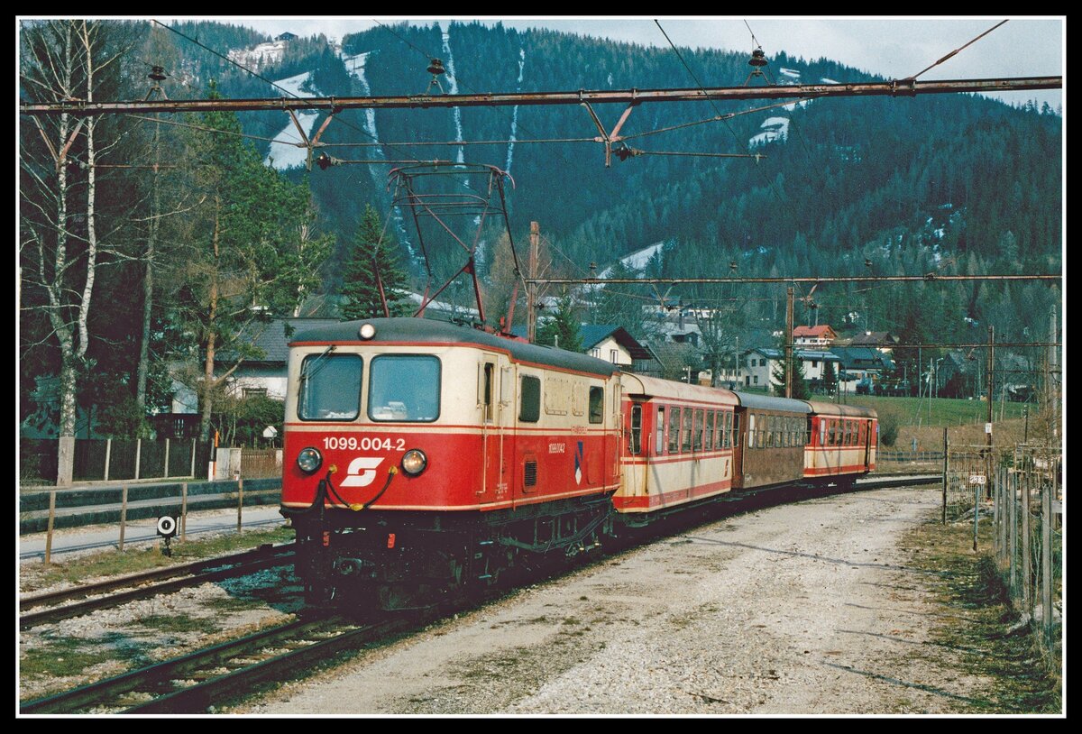 1099 004 mit R6848 in Mariazell am 14.04.2003.