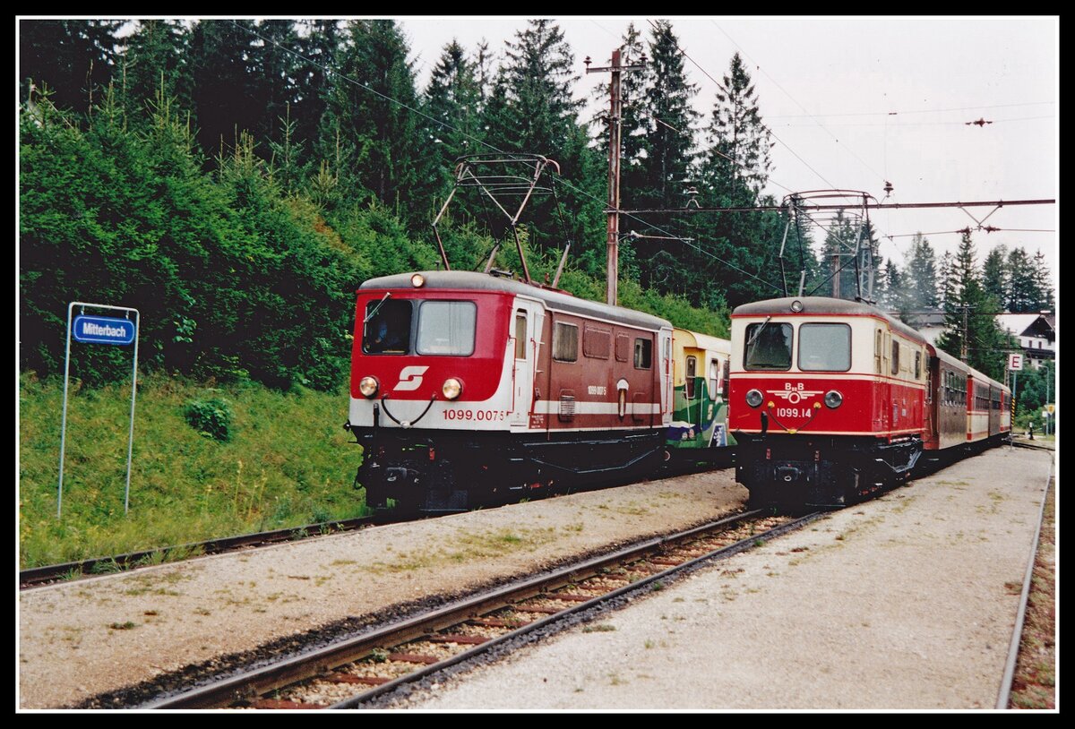 1099 007 und 1099.14 nebeneinander in Mitterbach am 13.09.2001.
