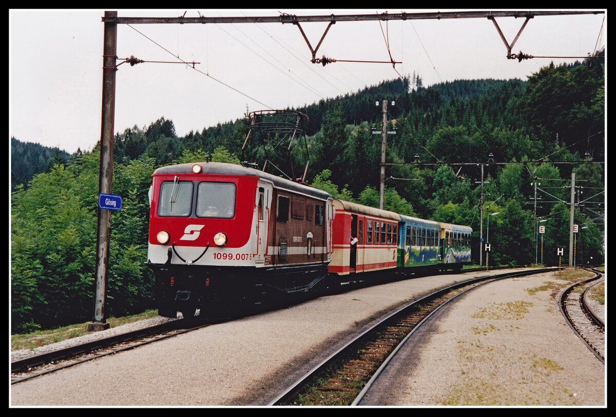 1099 007 mit R6815 in Gösing am 13.09.2001.