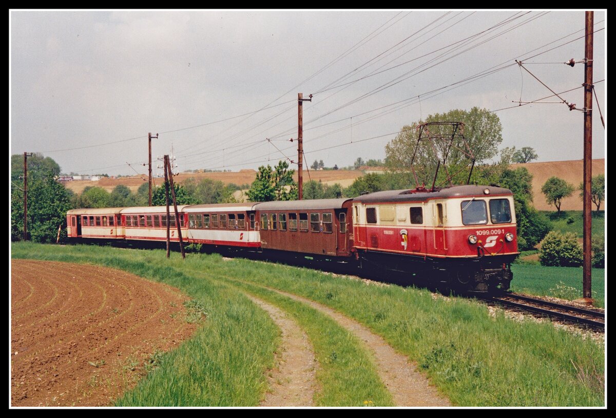 1099 009 mit R6804 bei Matzendorf am 9.05.2001.