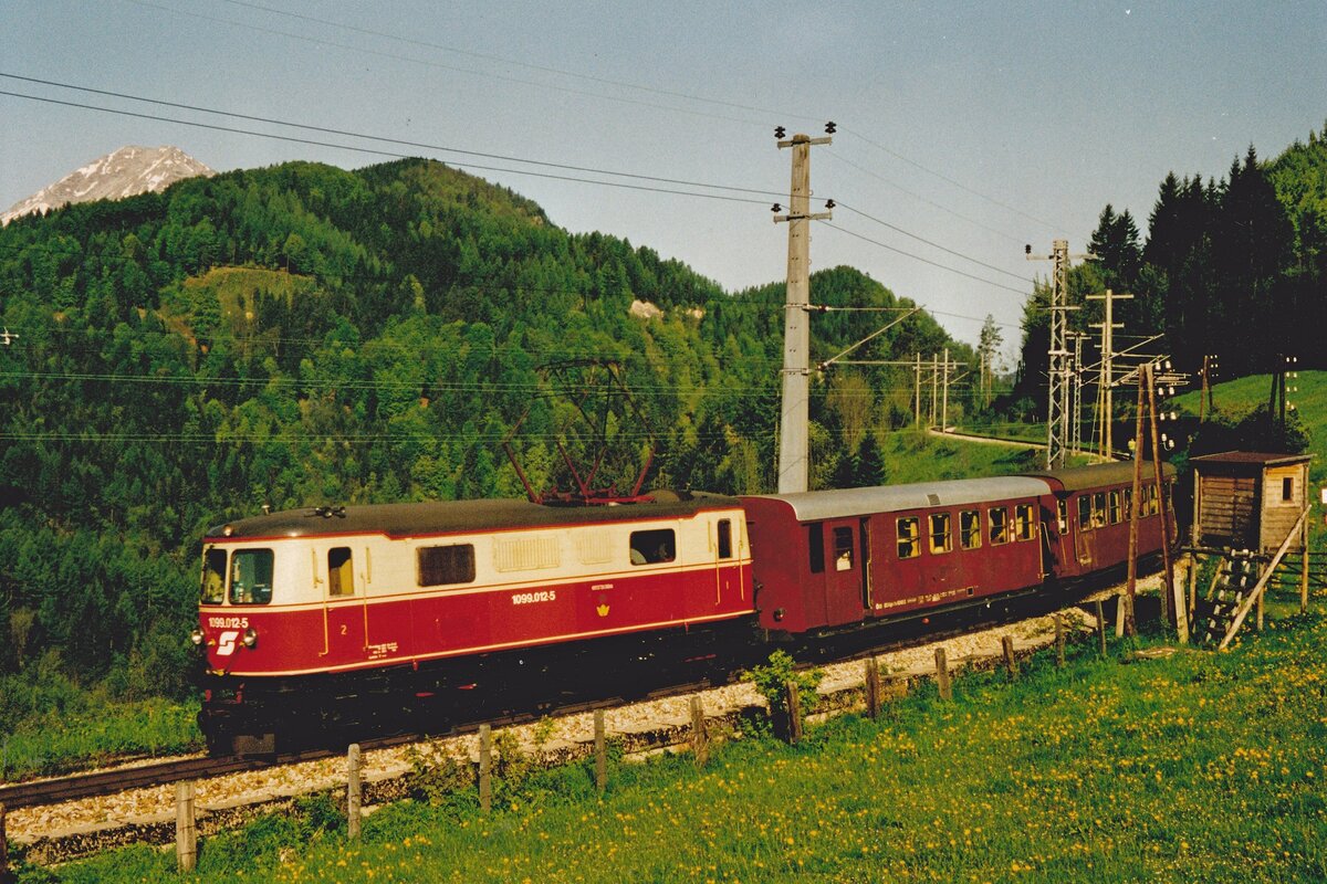 1099.012 mit R6805 bei Annaberg am 19.05.1999