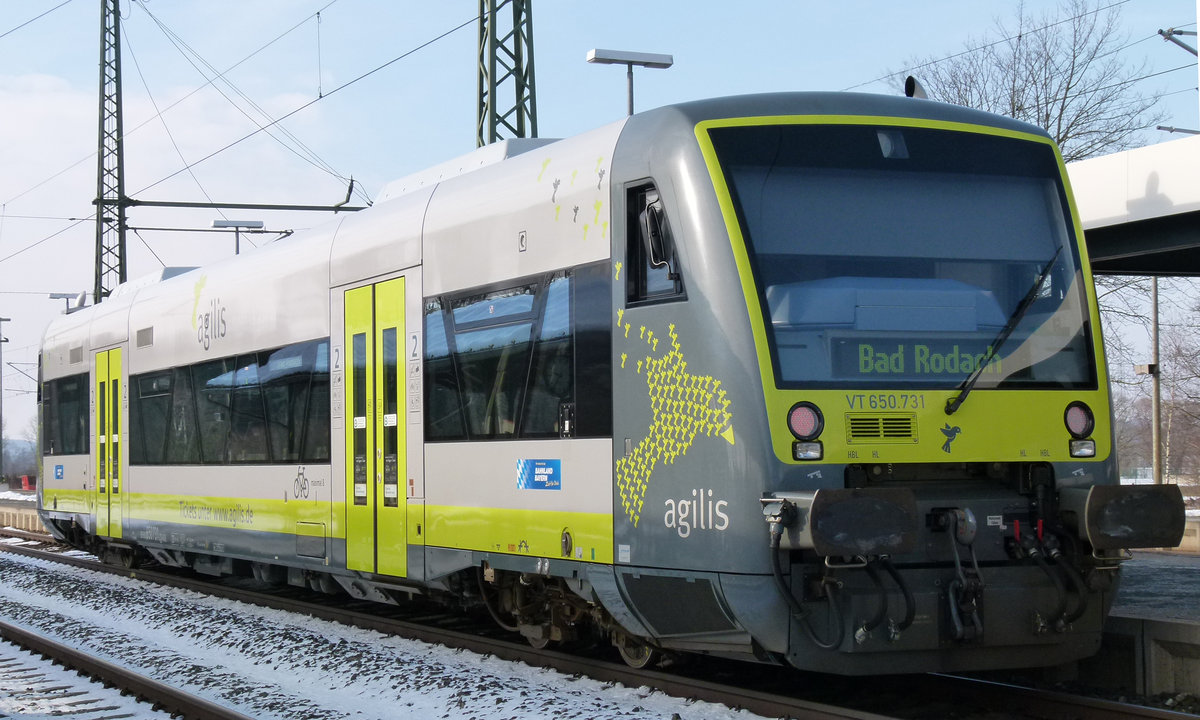11. Februar 2013, Tw 650 731 der agilis fährt als ag 84542 Weiden - Bad Rodach. Fotografiert  im Bahnhof Hochstadt-Marktzeuln.