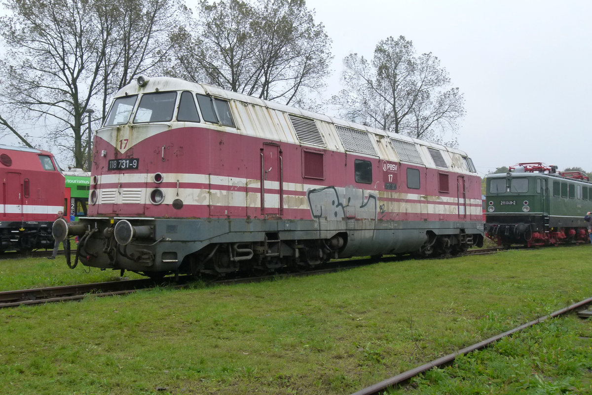 11. Oktober 2014, Zwiebelmarkt in Weimar. Auf dem Gelände des Bw Weimar fand das Bahnfest statt. Lok 118 731 ex. DR 118 331.Baujahr:1968, Hersteller: Lokomotivbau Karl Marx Babelsberg Fabriknummer: 280135. Nach vielen Zwischenstationen (man sieht es ihr an) 2014  vom TEV erworben.