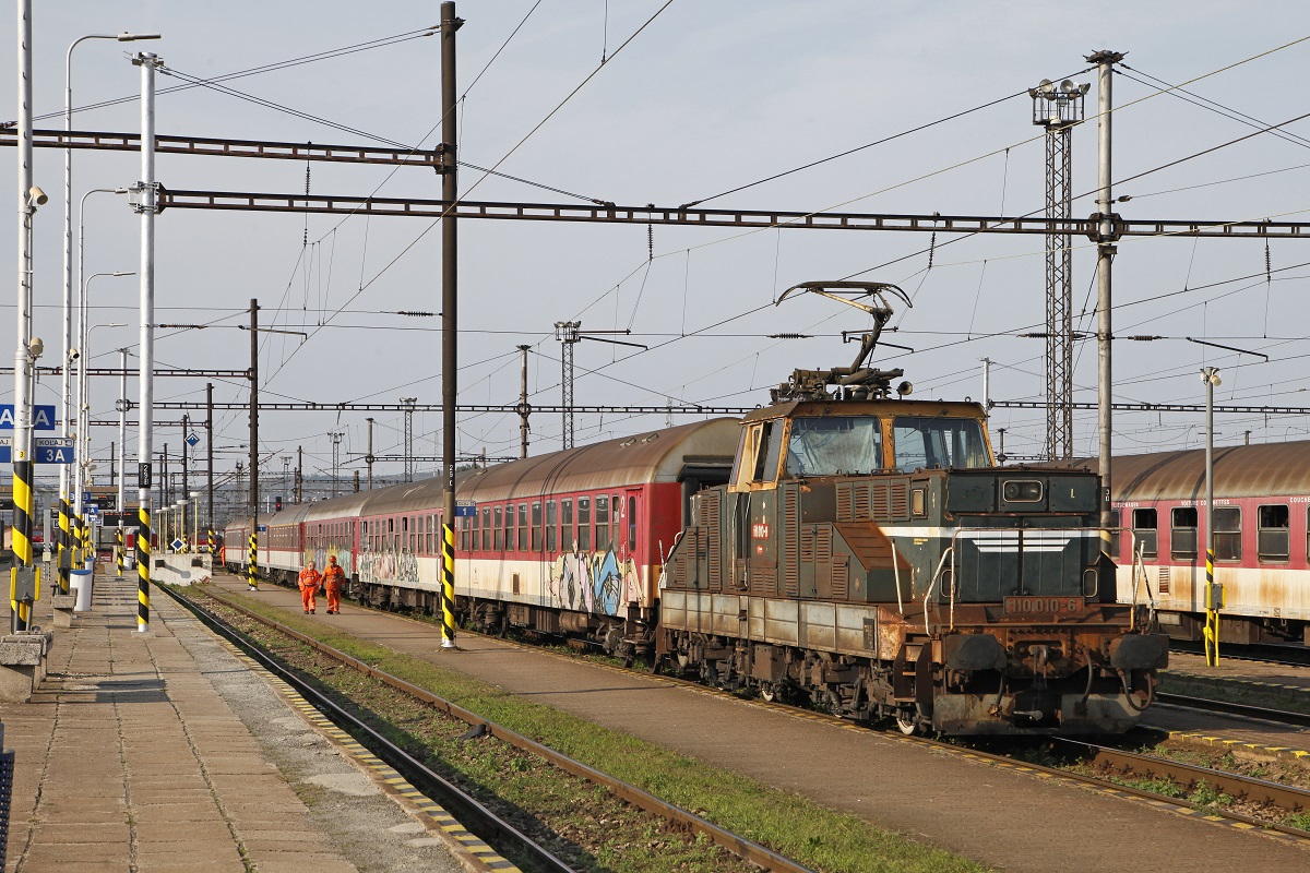 110 010 war am 7.10.2015 in Kosice als Verschublok eingeteilt.