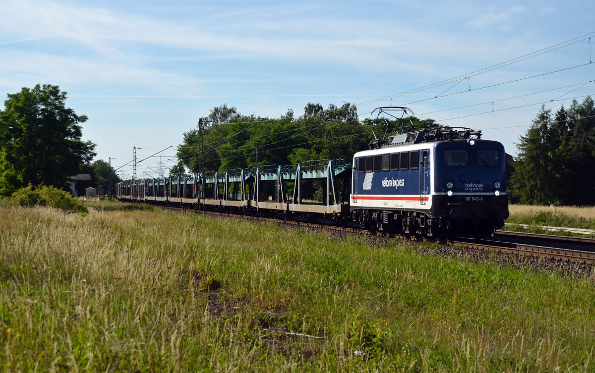 110 043 führte am 21.06.17 einen leeren Autozug, welcher das VW Werk Zwickau-Mosel als Ziel hatte. durch Jütrichau Richtung Roßlau.