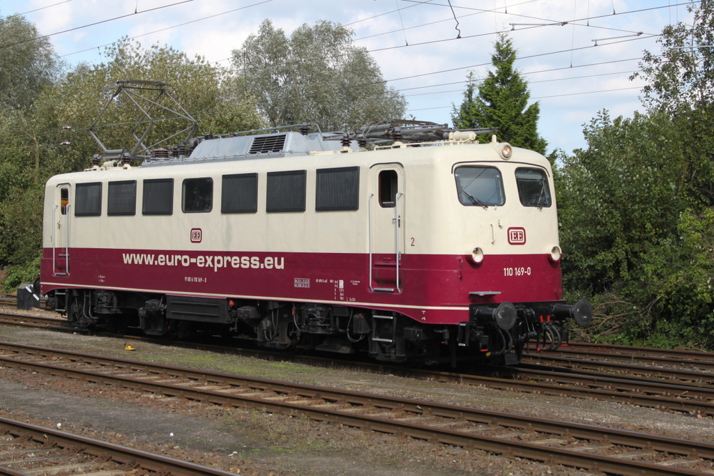 110 169-0 beim Rangieren im Bahnhof Rostock-Bramow.16.09.2017 