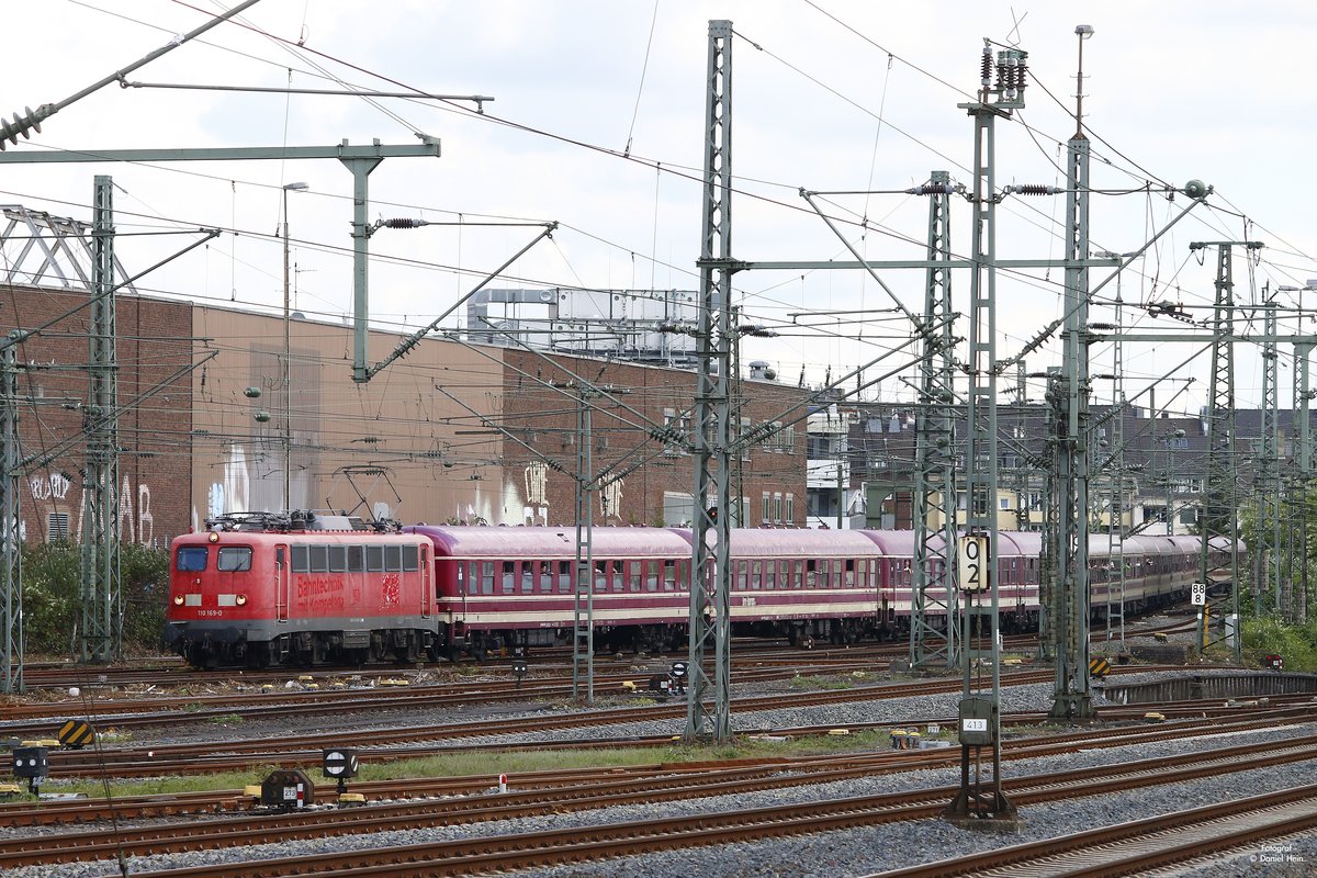 110 169-0 mit Partysonderzug in D�sseldorf Hbf, Mai 2017.